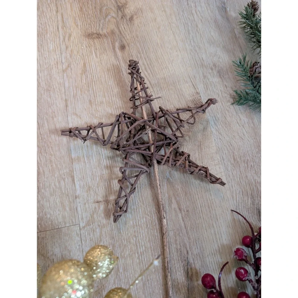 12Pcs Artificial Holly Berries Pinecones Gold Trim Rattan‎ Star